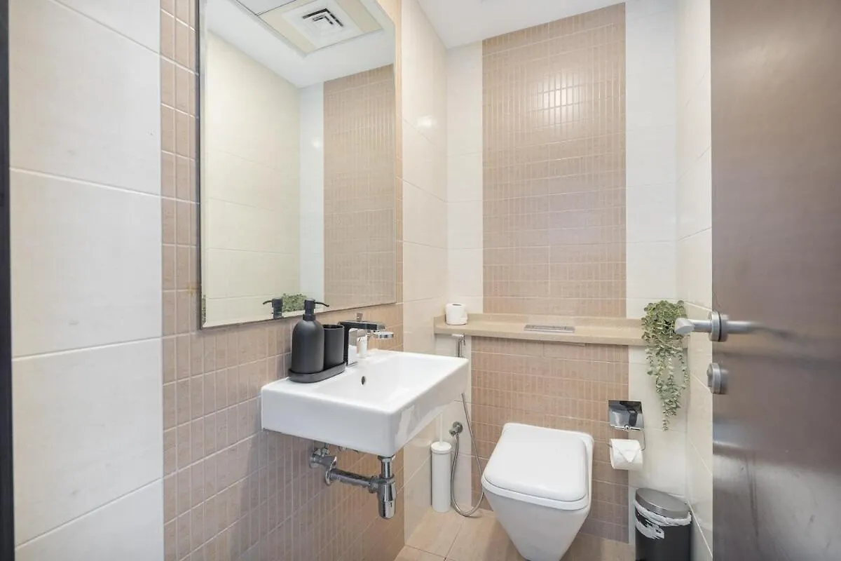 Sophisticated 1-Bedroom With Skyscrapers View At Botanica Tower Dubai 0*,
