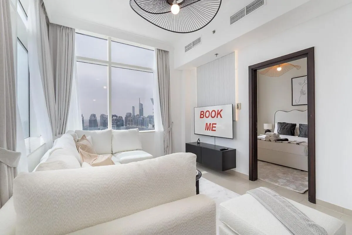 Sophisticated 1-Bedroom With Skyscrapers View At Botanica Tower Dubai Apartment
