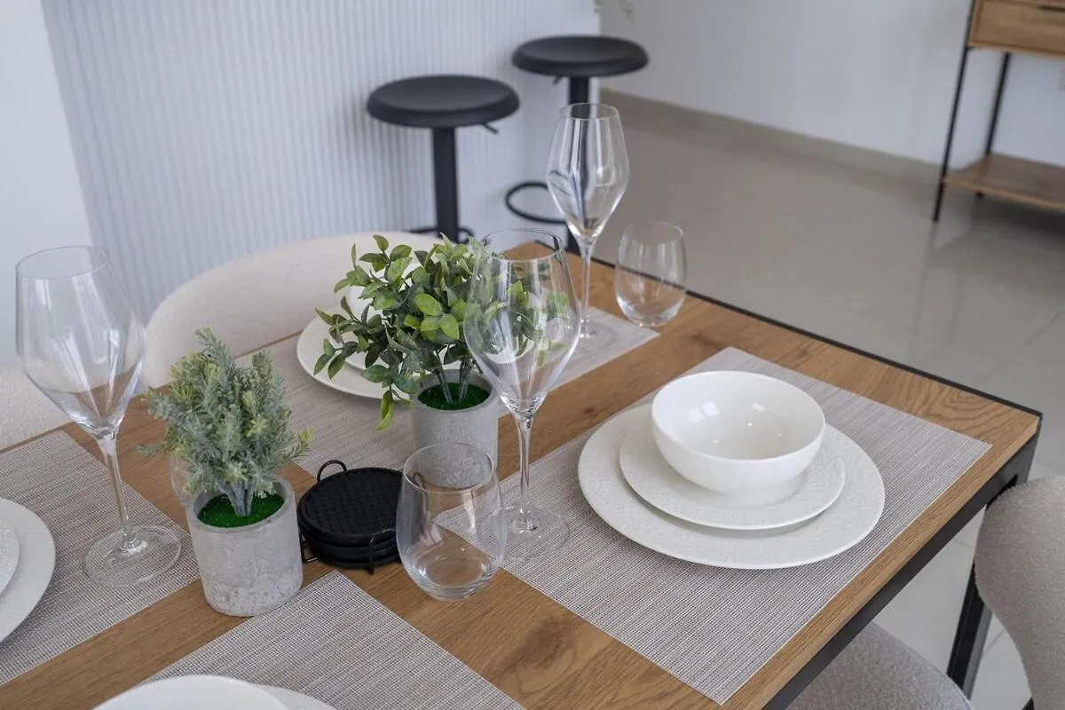 Sophisticated 1-Bedroom With Skyscrapers View At Botanica Tower Dubai 0*,  Emirati Arabi Uniti